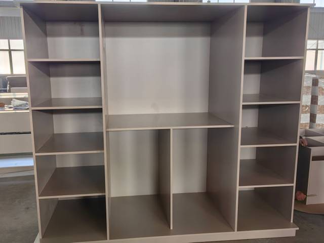 Holiday Inn guestroom closets (Dubai)